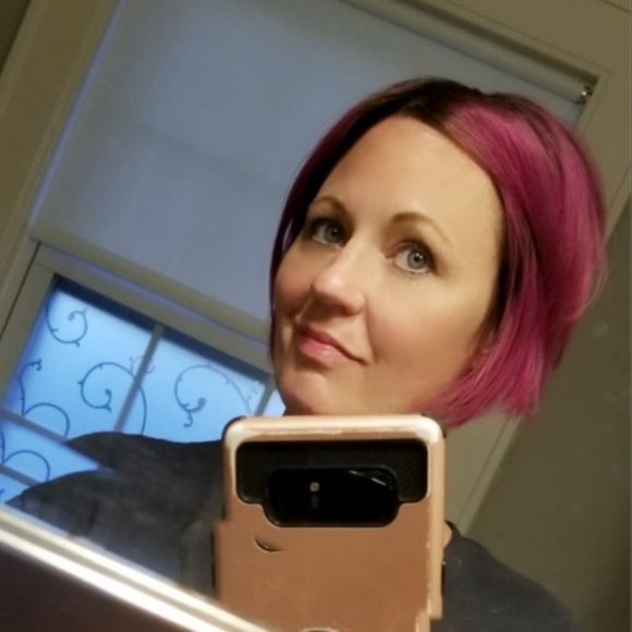 Meet your Posher, Krista - Picture 3 of 7